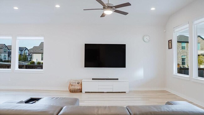 Building Photo - 1561 Sawmill Xing