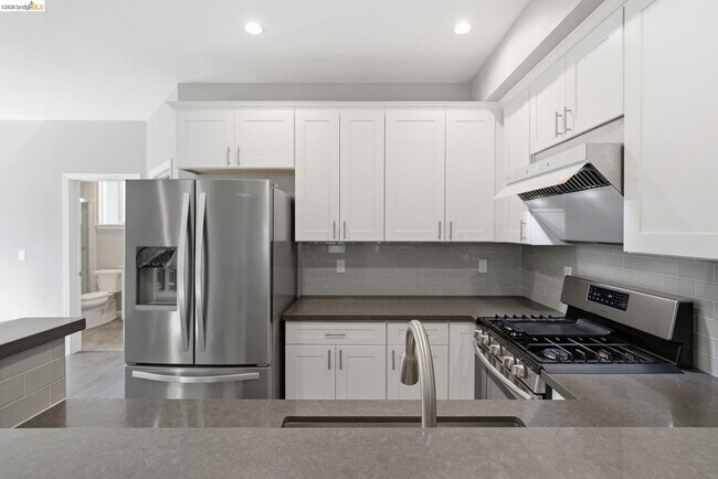 Building Photo - 817 Estancia Ter