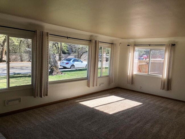 Building Photo - Charming 4 Bd, 2 Ba, Ranch Home in D-12 School District, close to Downtown, Trails and Ft. Carson