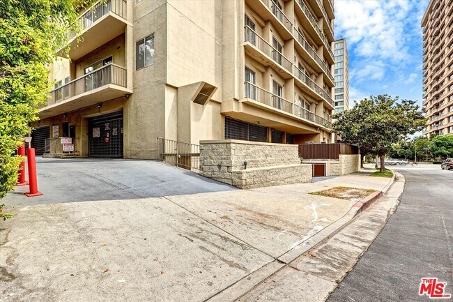 Building Photo - 10747 Wilshire Blvd