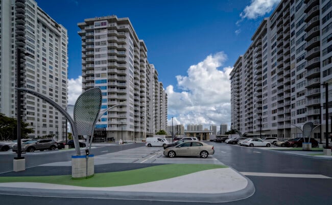 Building Photo - 18081 Biscayne Blvd