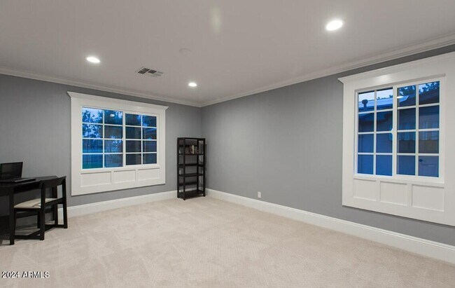 Building Photo - 1137 W Edgemont Ave