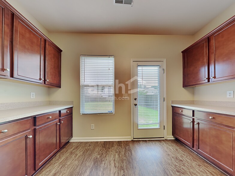 Building Photo - 123 Brookhaven Rd