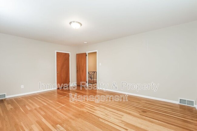 Building Photo - 1613 Kenmare Dr