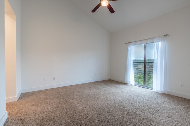 Building Photo - Beautiful 2 Bedroom, 2.5 Bath Townhome in Northwest Austin