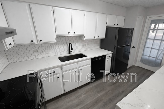 Building Photo - 2301 E Fremont Ave