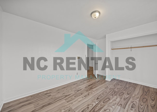 Building Photo - 721 Davis St