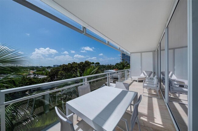 Building Photo - 9001 Collins Ave
