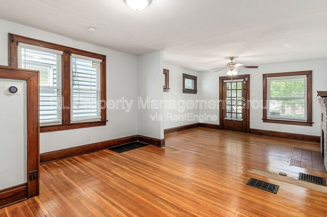 Building Photo - 247 E Jenkins Ave