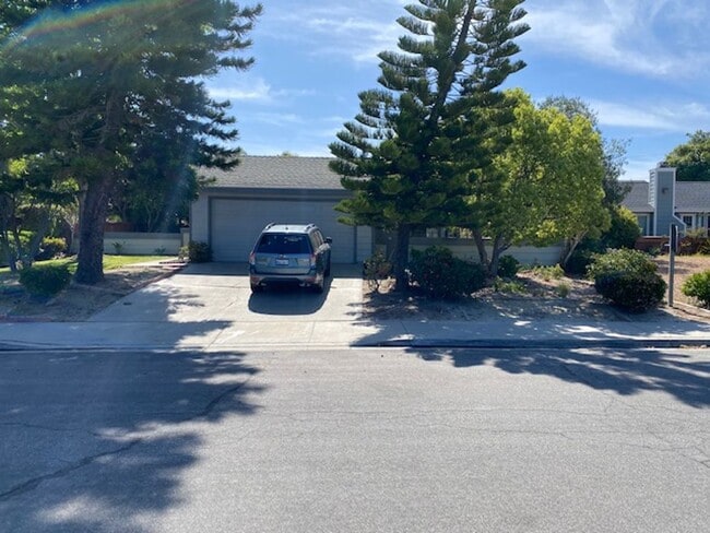 Building Photo - Charming 3 Bedroom, 2 Bath Home in San Mar...