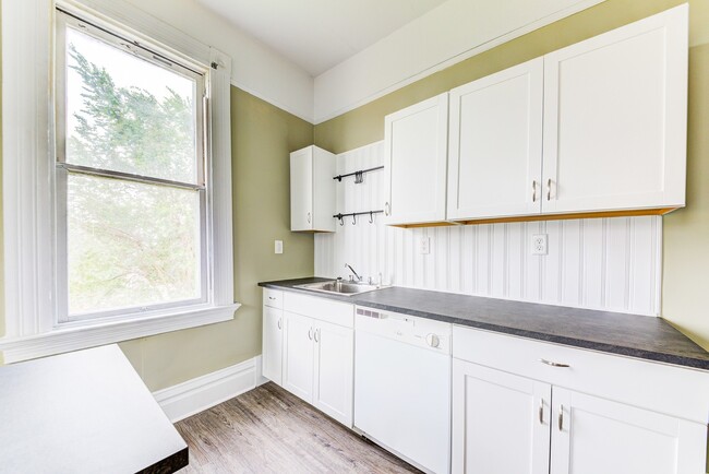 Building Photo - AVAILABLE AUGUST 2026 - Spacious Renovated 4 Bedroom, 1.5 Bath Home w/ AC!