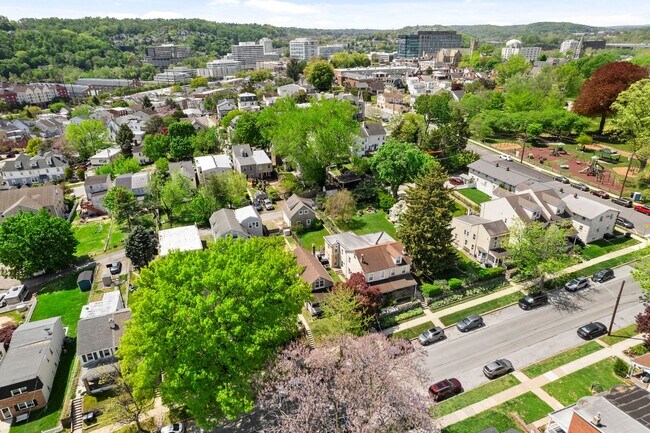 Building Photo - Charming Conshohocken Home | 2 Beds, 2 Baths, Finished Basement, Wine Cellar & 2 Parking Spaces