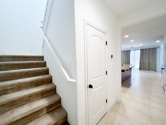 Building Photo - Spacious 4 Bd 3 Bath Home in Elk Grove