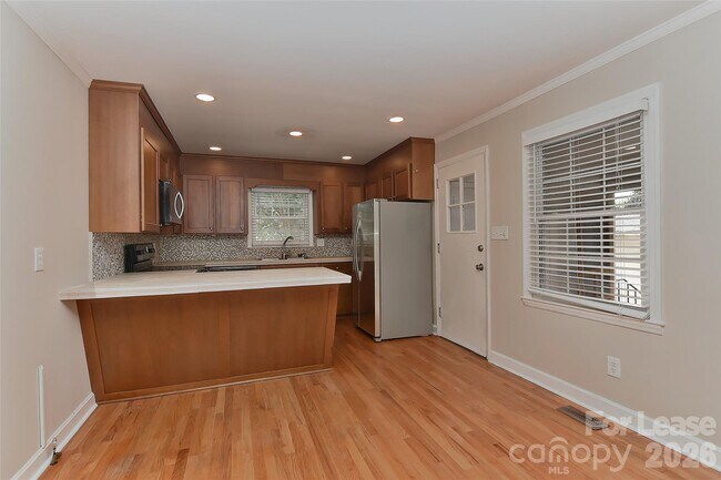 Building Photo - 420 Seneca Pl