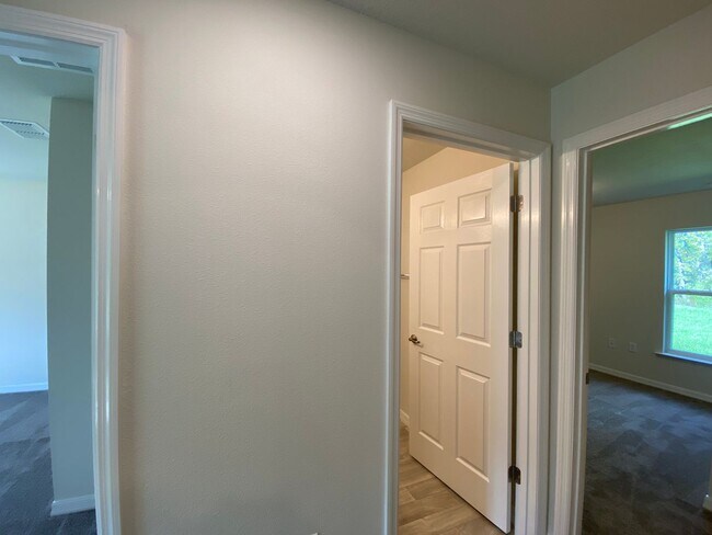 Building Photo - Great new rent on 4/2! Desirable SW Ocala Neighborhood 4/2/2 *WON'T LAST*