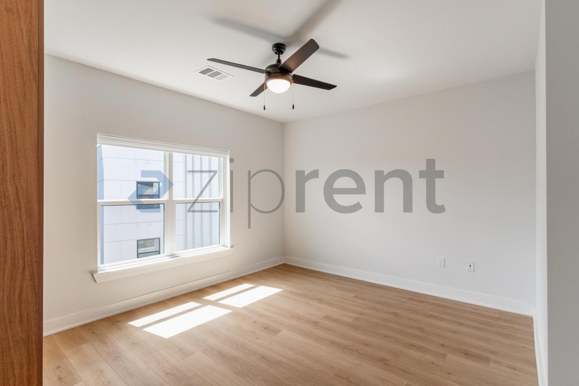 Building Photo - Unit 523