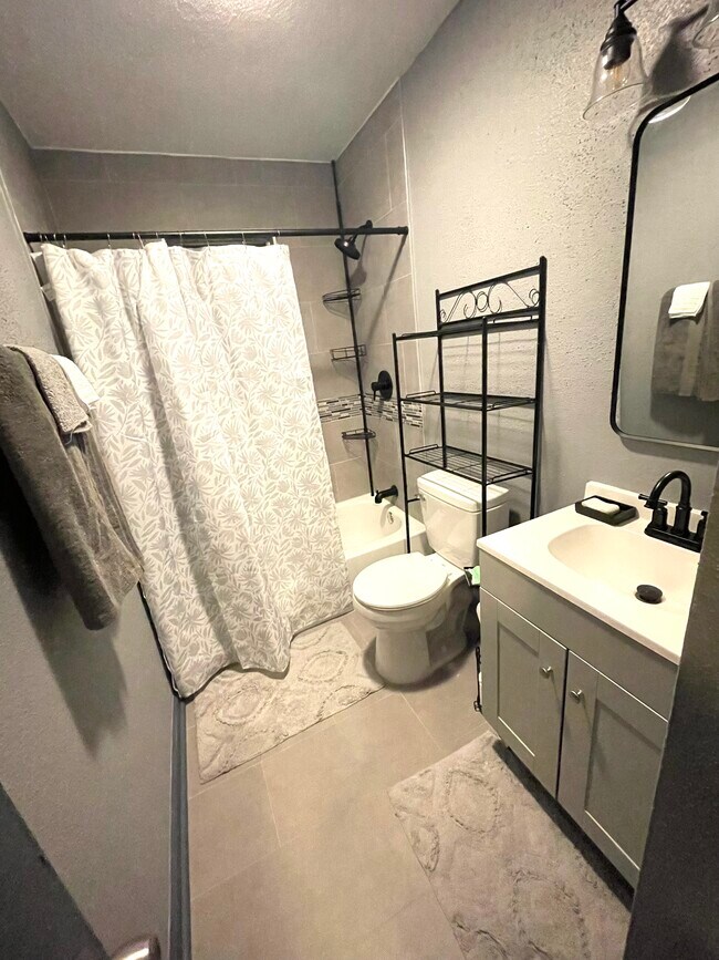 Building Photo - 131 Goldsmith St