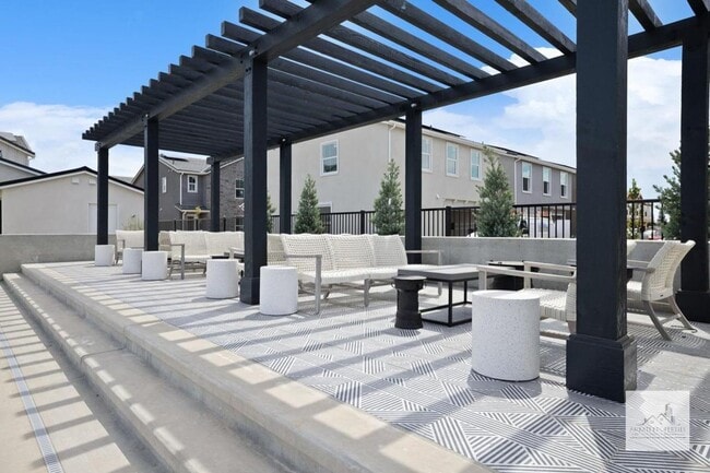 Building Photo - Beautiful Newer 3 Bedrooms 2.5 Baths Home with SOLAR!!!