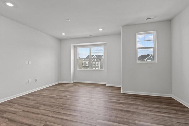 Building Photo - 720 Gimari Dr