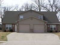 Building Photo - 307 Burnside Dr