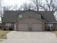 Building Photo - 307 Burnside Dr