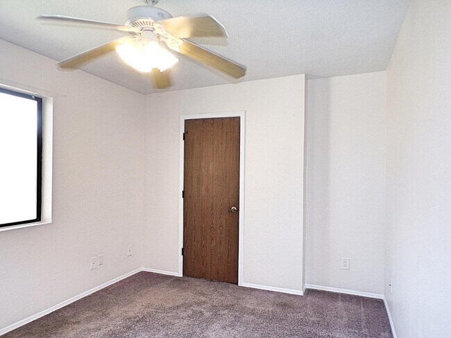 Building Photo - 4135 Calle Barona