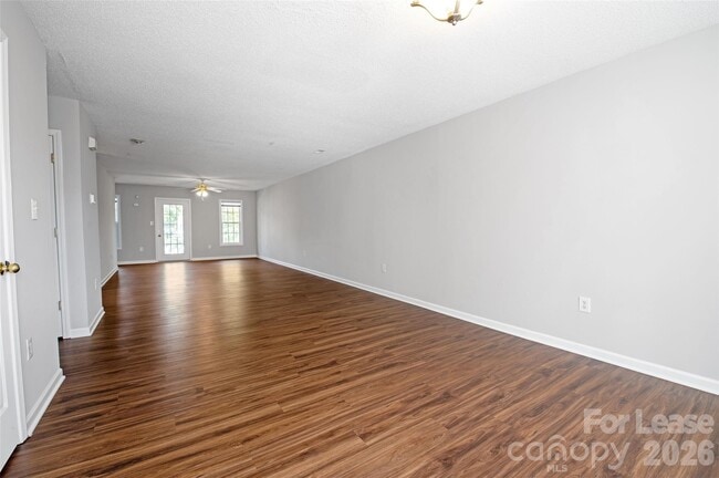 Building Photo - 118 Steam Engine Dr