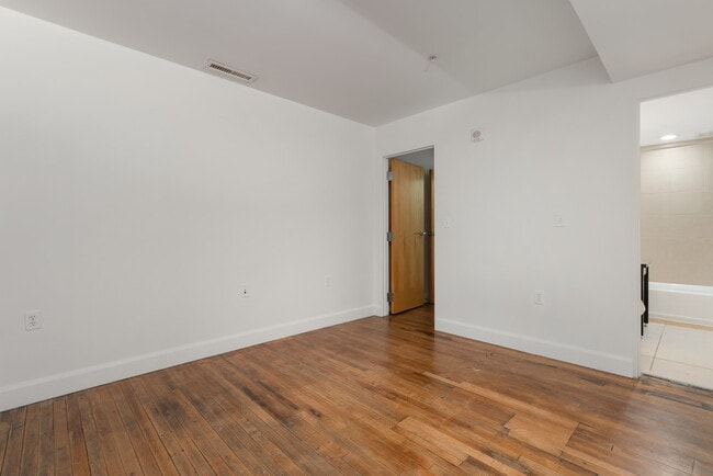 Building Photo - 106 N High St