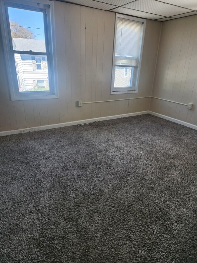 Building Photo - 29 S F St