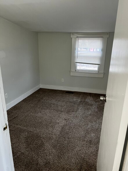 Building Photo - 19 E James St