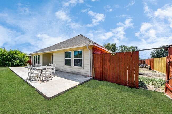 Building Photo - 10850 White Oak Point Ct