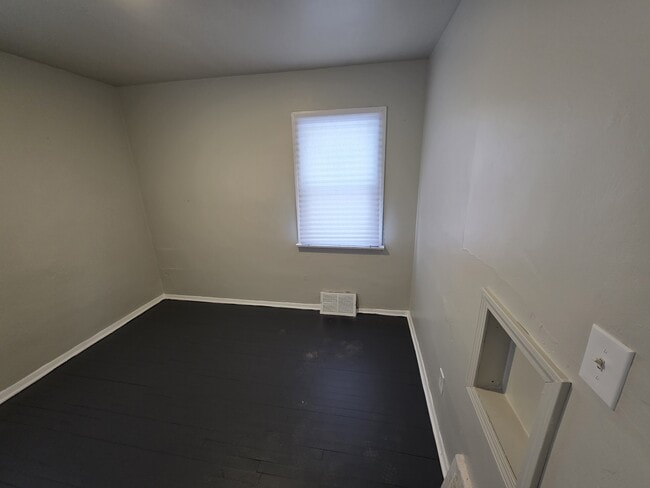 Building Photo - 8461 Plainview Ave