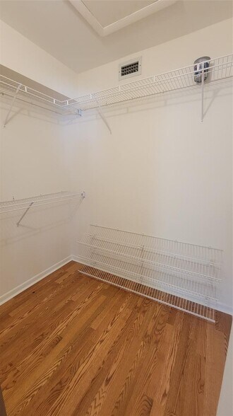 Building Photo - 4810 Grapevine Way