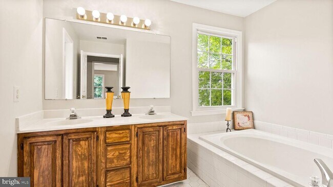 Building Photo - 12810 Mill Meadow Ct