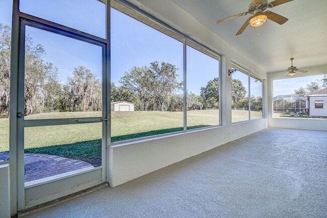 Building Photo - Beautiful 4/3/3 on a private 1 acre lot.