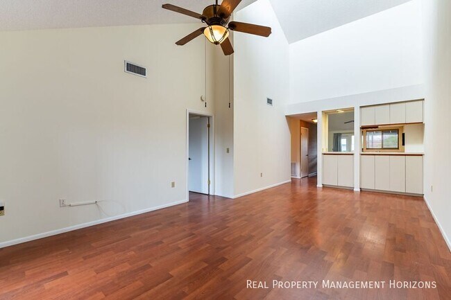 Building Photo - 251 Fenwick Dr