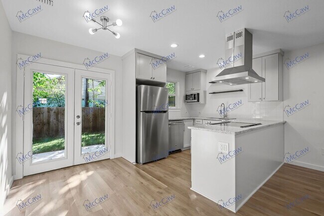 Building Photo - 2025 Grainger St