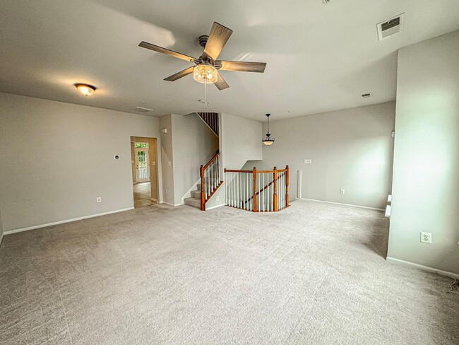 Building Photo - Fantastic 3 Bed 2.5 Bath Brick Townhome In...
