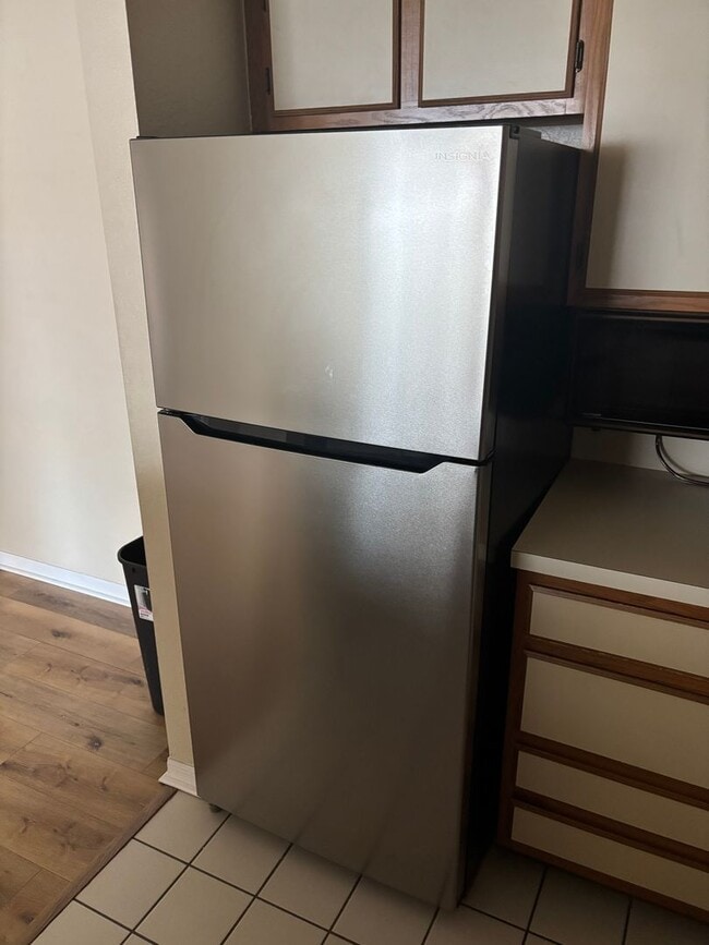 Building Photo - Affordable and Spacious 1 Bed in Excellent...