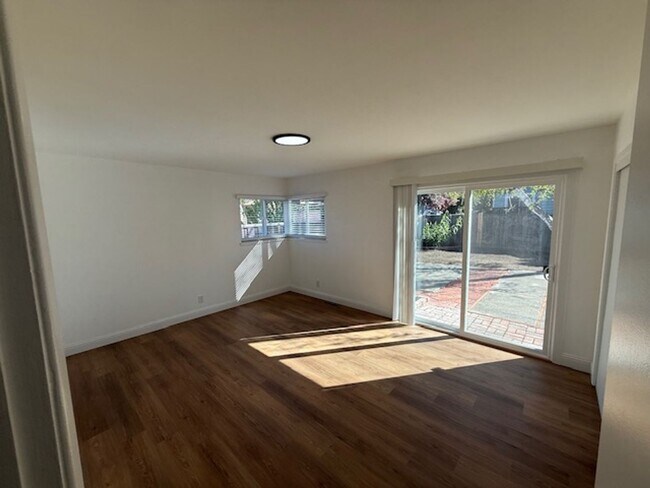 Building Photo - Fully Renovated 3-Bedroom Single Family Home in Rodeo