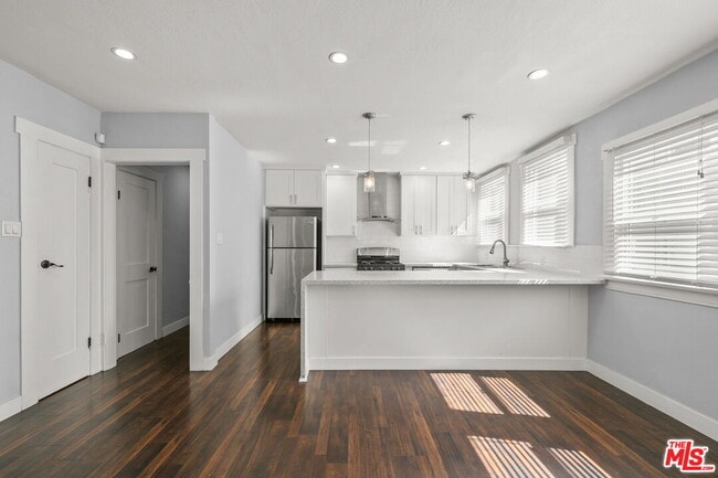 Building Photo - 1754 N La Brea Ave
