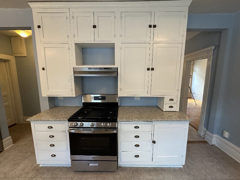 Building Photo - 800 Hague Ave