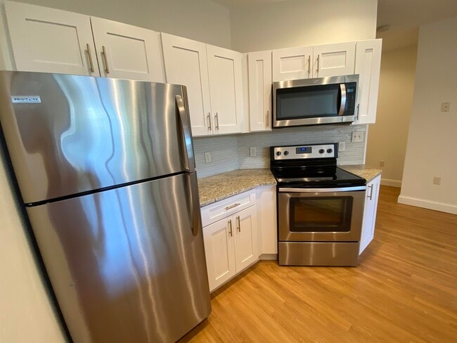 Building Photo - 875 Elm St