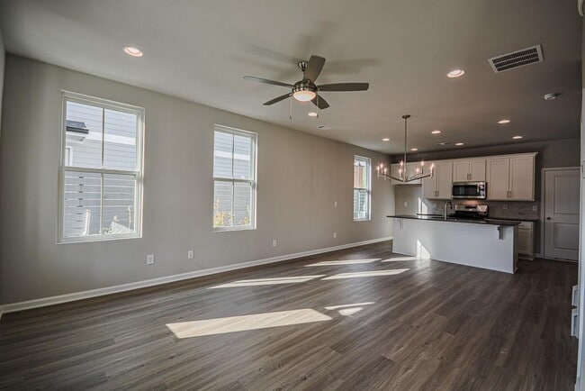 Building Photo - 104 Black Gum