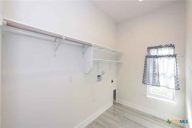 Building Photo - 114 High Point Cir
