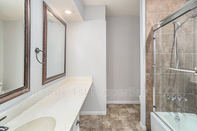 Building Photo - 3541 NE 72nd Terrace