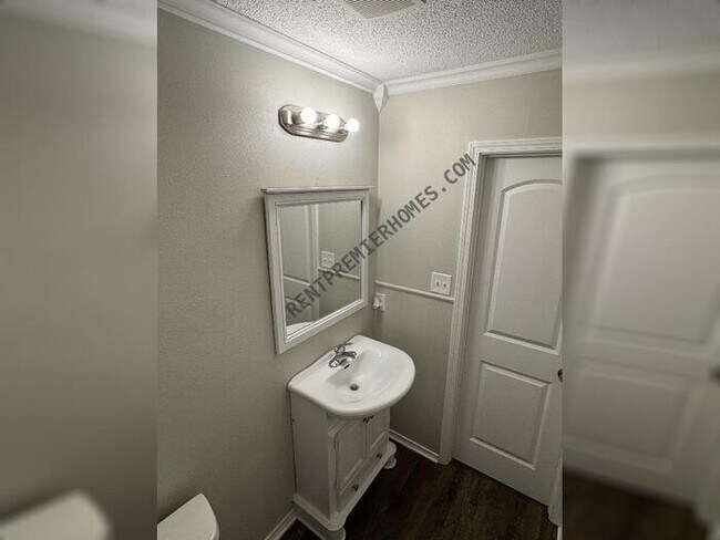 Building Photo - 2111 Pattywood Dr