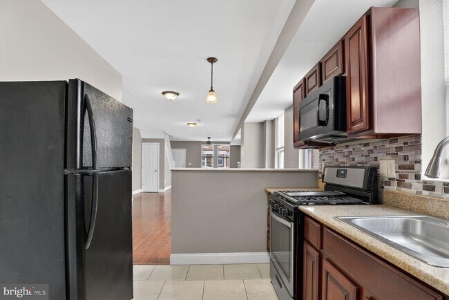 Building Photo - 3300 Dudley Ave