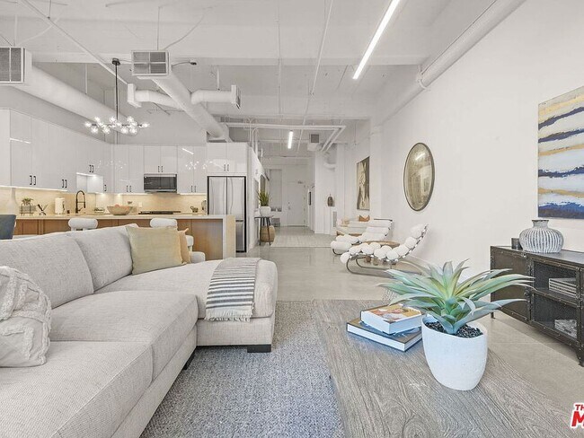 Building Photo - 1130 Flower St