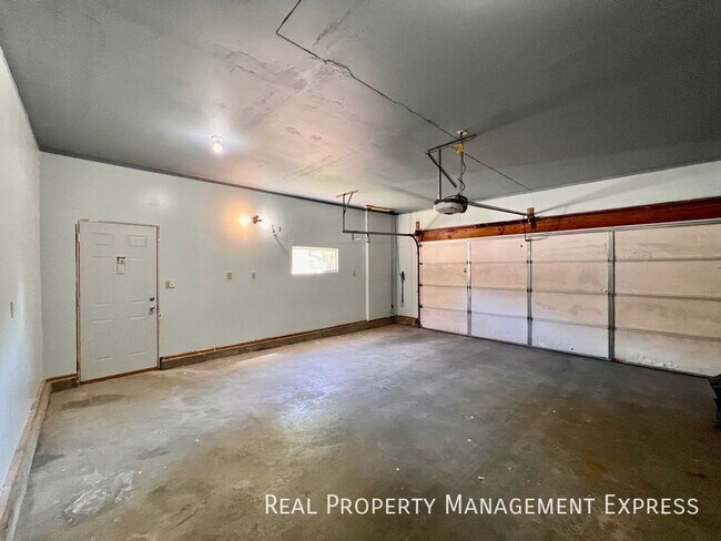 Building Photo - Beautiful 3 Bed 2 Bath House in West Sioux...